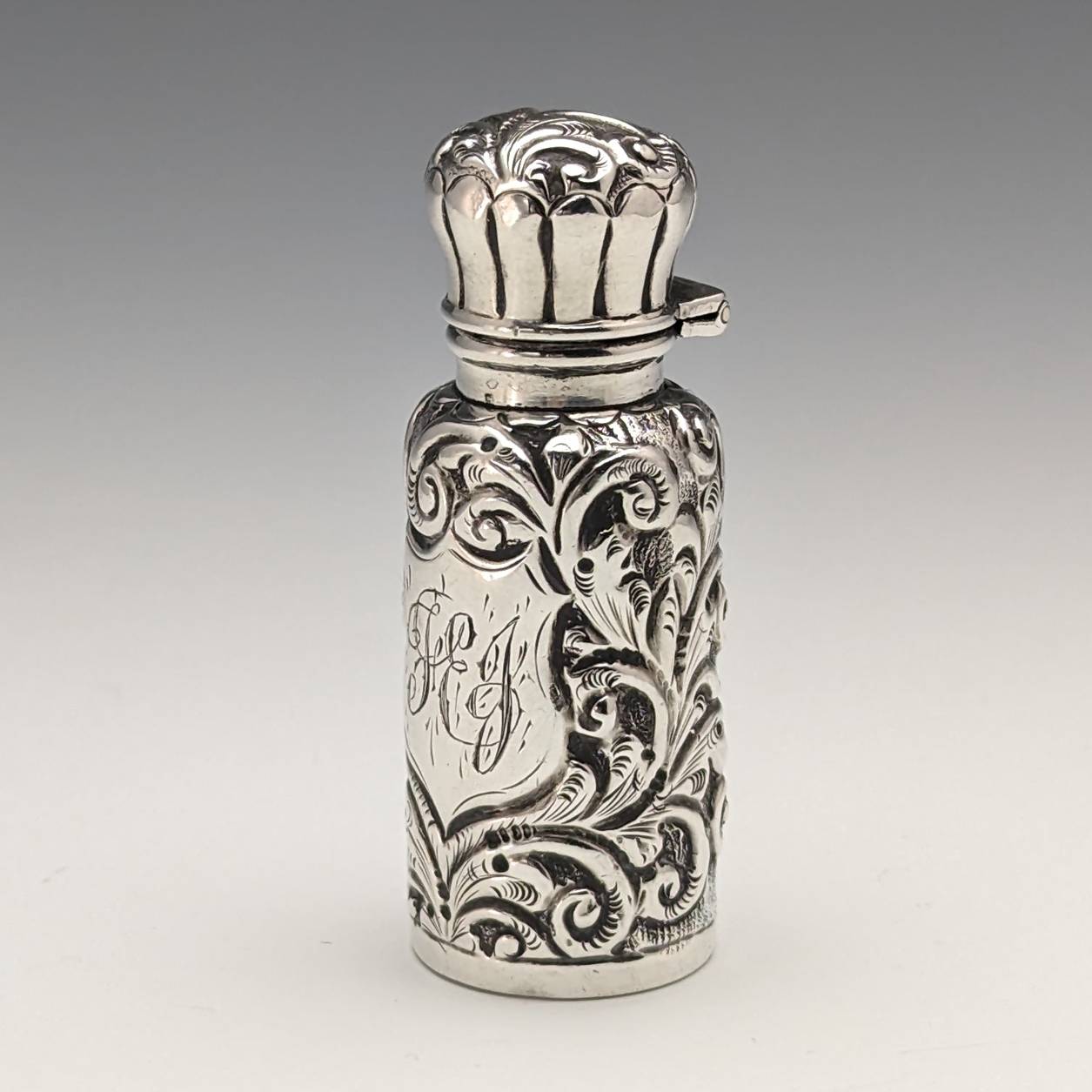 1881 British Antique Pure Silver Relief Sculpture Portable Perfume